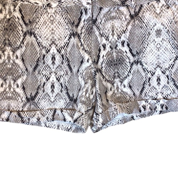 Apt. 9 Womens Snake Print Cuffed Torie Shorts Size 14 - Picture 4 of 6